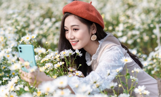 Giới trẻ Hà thành khoe sắc bên vườn hoa cúc họa mi - ảnh 8
