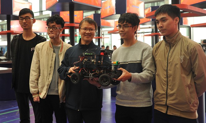 Robot là đồng nghiệp với con người - ảnh 5
