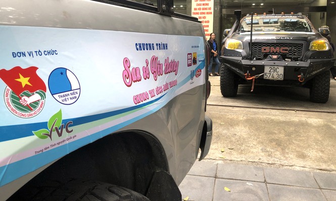 T.Ư Đoàn quyên góp hơn 20 tỉ đồng hỗ trợ đồng bào miền Trung bị lũ lụt - ảnh 7
