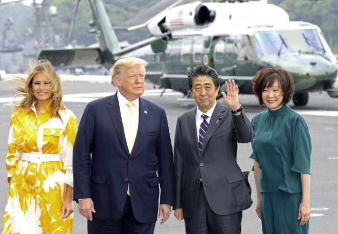 Ông Trump thăm chiến hạm lớn nhất của Nhật, người Trung Quốc 'sốt vó' - ảnh 3