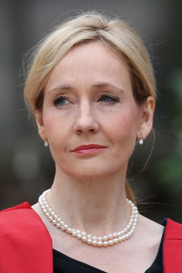 J.K Rowling tiết lộ từng bị lạm dụng tình dục ở độ tuổi 20
