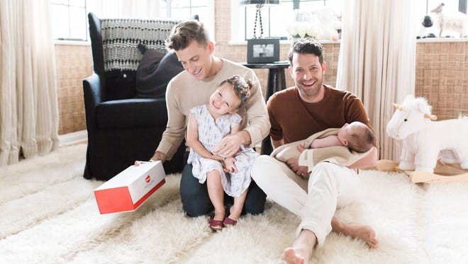4 cặp đôi LGBT quyến rũ và nổi tiếng bậc nhất của Hollywood - ảnh 6