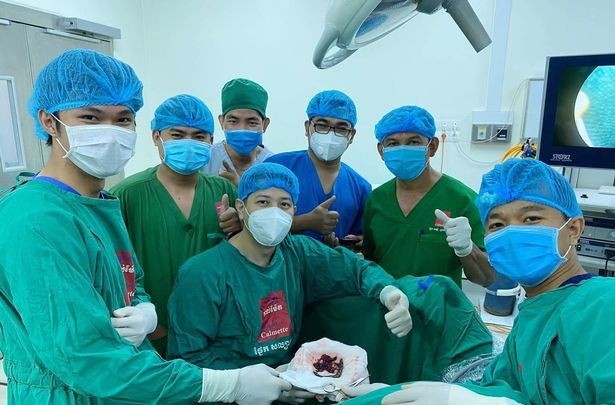 Phát hiện đỉa trong dương vật một người đàn ông, bác sỹ phẫu thuật