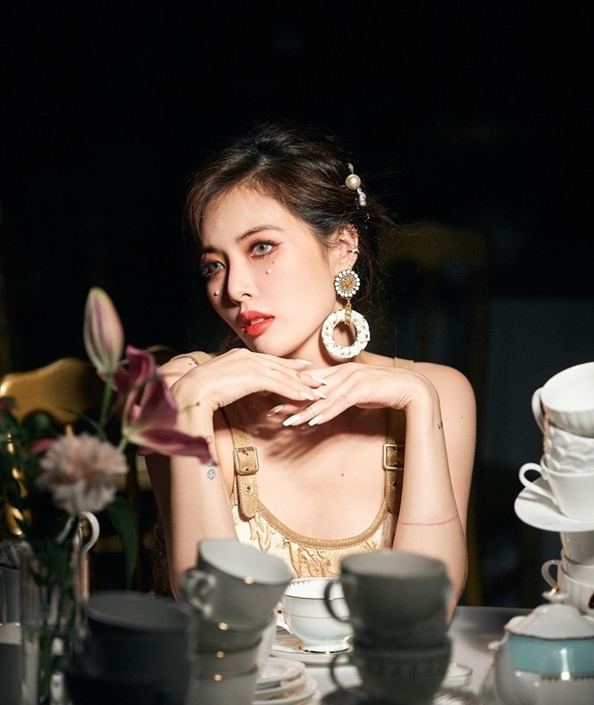 Aespa thiết lập kỷ lục mới; Lisa (Black Pink) làm cố vấn vũ đạo cho
