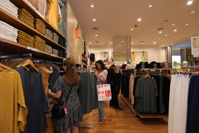 Giới trẻ Sài Gòn được tiếp cận phiên bản giới hạn UNIQLO x HANA TAJIMA - ảnh 2