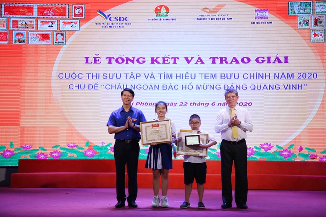 Học sinh lớp Ba giành giải Nhất cuộc thi Sưu tầm và tìm hiểu tem Bưu chính - ảnh 2