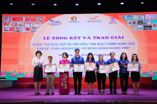 Học sinh lớp Ba giành giải Nhất cuộc thi Sưu tầm và tìm hiểu tem Bưu chính - ảnh 3