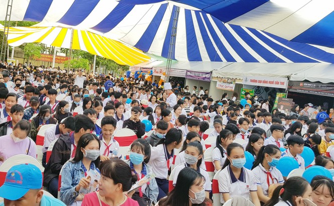 Sôi động Ngày hội Tư vấn hướng nghiệp dành cho học sinh - ảnh 4