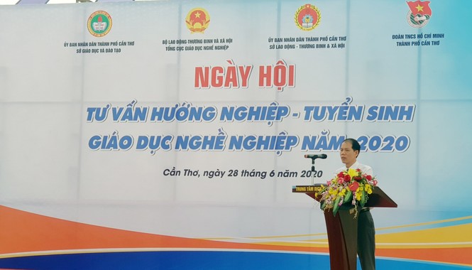 Sôi động Ngày hội Tư vấn hướng nghiệp dành cho học sinh - ảnh 2