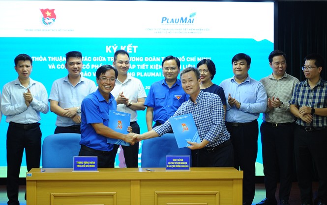 T.Ư Đoàn ký kết triển khai chương trình “Vì một Việt Nam xanh” - ảnh 1