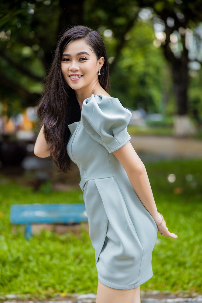 18 tuổi Hoa khôi Sinh viên từng bán trà sữa và đi dạy thêm - ảnh 2