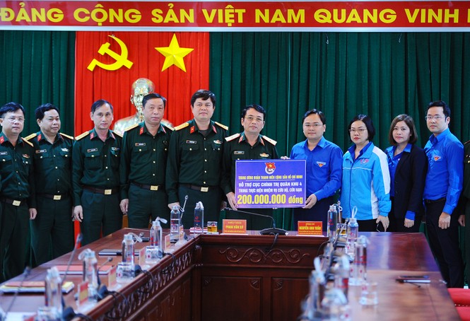 T.Ư Đoàn hỗ trợ bà con vùng lũ tại Quân khu 4 - ảnh 2