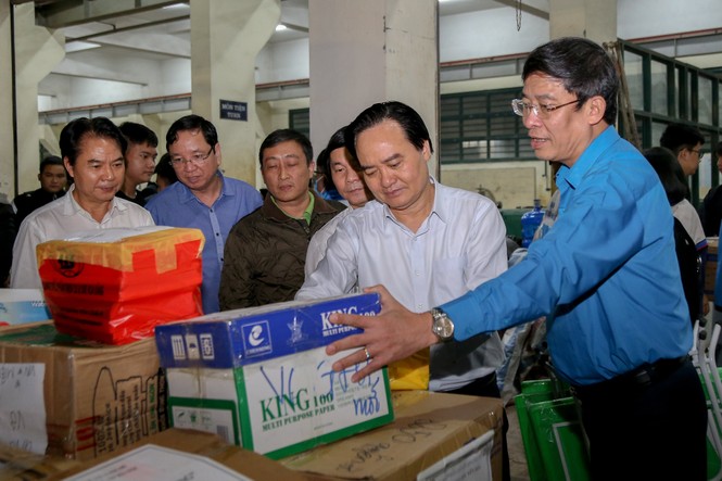 Hơn 22.000 bộ sách giáo khoa, cuốn vở viết được gửi về miền Trung - ảnh 1