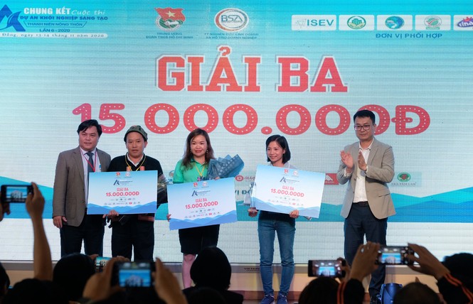 Đôi vợ chồng trẻ giành giải Nhất khởi nghiệp, với sản phẩm “Mát xa hoa dừa lấy mật” - ảnh 3