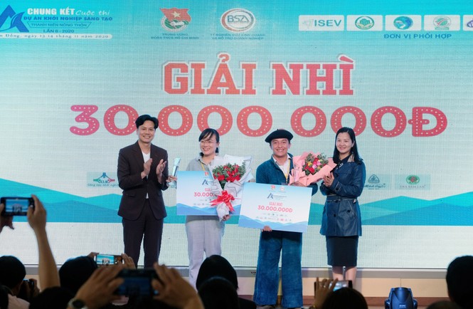 Đôi vợ chồng trẻ giành giải Nhất khởi nghiệp, với sản phẩm “Mát xa hoa dừa lấy mật” - ảnh 2
