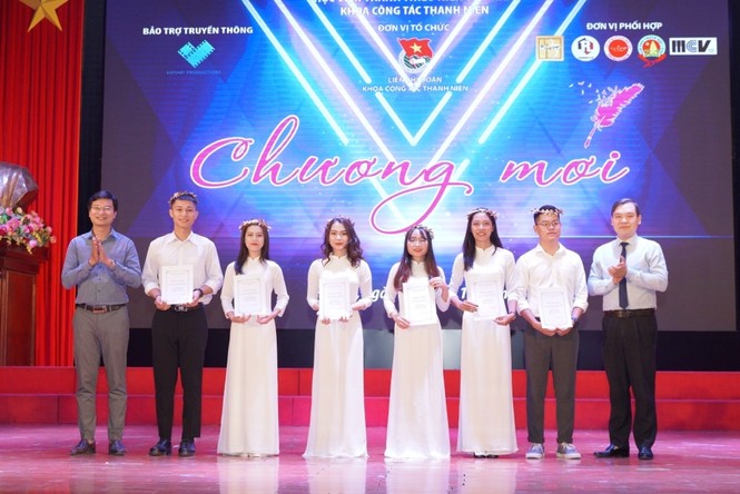 Câu chuyện âm nhạc đầy sắc màu của tân sinh viên trường Đoàn - ảnh 4