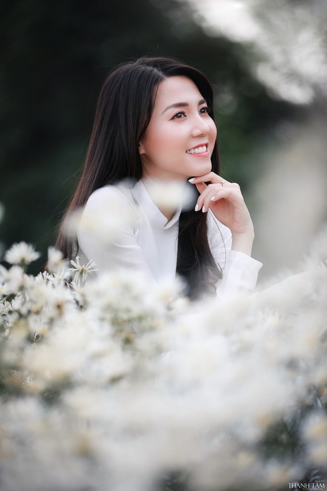 Cô nàng 9X Hà Nội tinh khôi bên cúc hoạ mi - ảnh 1