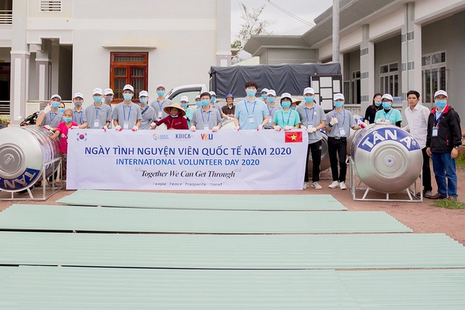 Tuổi trẻ VKU chung tay hỗ trợ người dân miền Trung khắc phục hậu quả bão lụt - ảnh 1