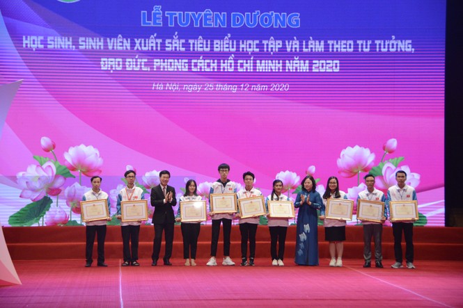 Tuyên dương 130 học sinh, sinh viên là những điển hình xuất sắc - ảnh 5