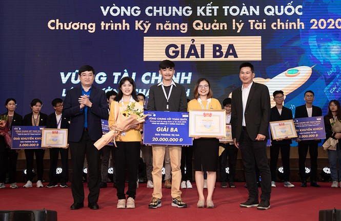 Ba sinh viên trường ĐH Ngoại thương giành giải Nhất “Kỹ năng tài chính 2020“ - ảnh 3