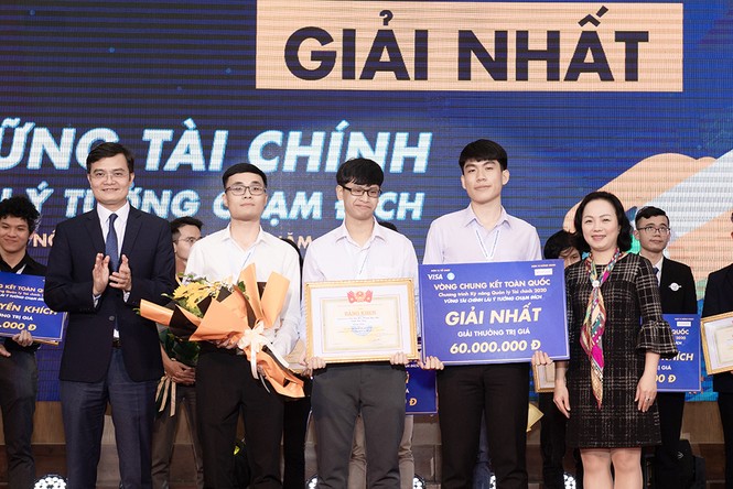 Ba sinh viên trường ĐH Ngoại thương giành giải Nhất “Kỹ năng tài chính 2020“ - ảnh 1