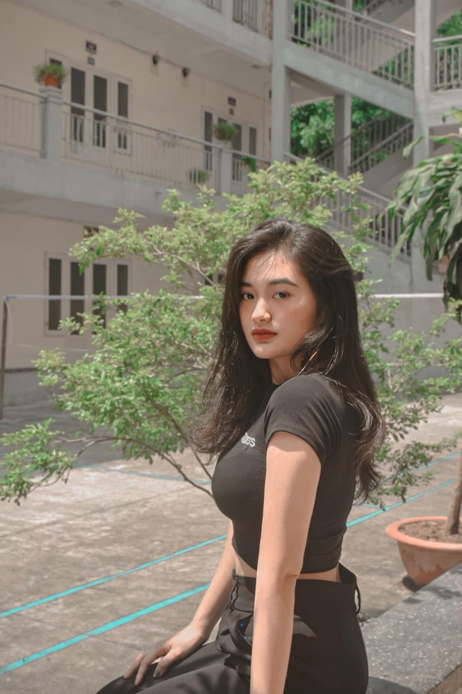 Nữ sinh viên trường Đoàn sở hữu góc nghiêng tuyệt đẹp - ảnh 2