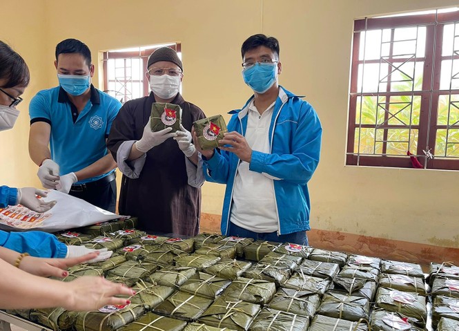 Hàng nghìn bánh chưng xanh gửi người dân và các lực lượng phòng chống dịch COVID-19 - ảnh 4