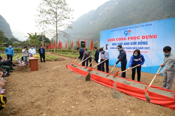 Giáo dục truyền thống cho đội viên, thiếu niên trên “Địa chỉ đỏ” nhà sàn anh Kim Đồng - ảnh 1