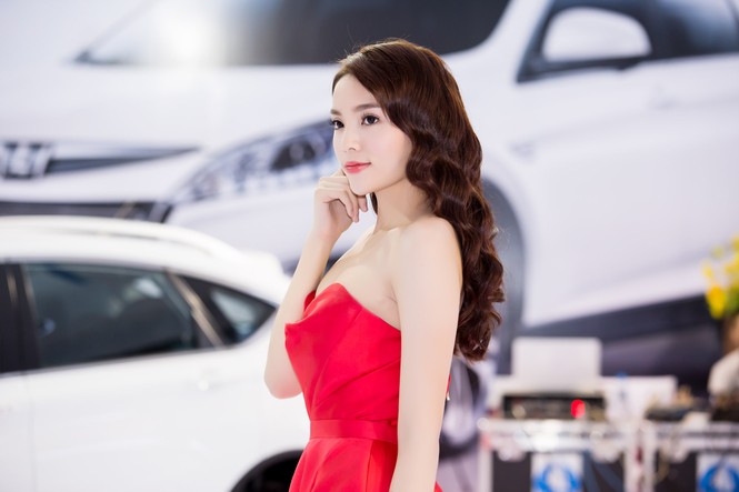 Hoa hậu Kỳ Duyên khoe vai trần gợi cảm - ảnh 3