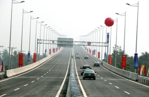 VEC nói gì về nền đường cao tốc lẫn gốc và rễ cây? - ảnh 1