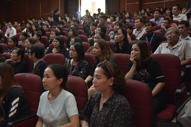 Tưởng niệm Thứ trưởng giáo dục Lê Hải An: Hội trường 300 chìm trong đau buồn - ảnh 2