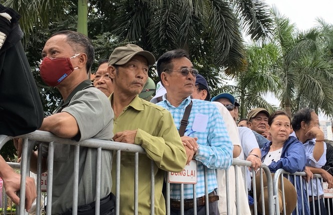 Hàng trăm thương binh xếp hàng mua vé cổ vũ trận Việt Nam - UAE - ảnh 4