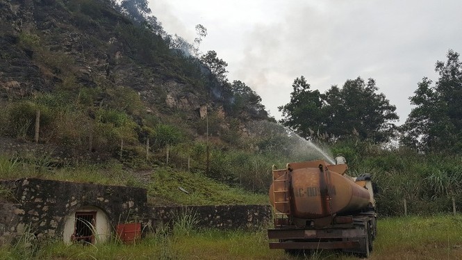 Cháy rừng ở Quảng Ninh uy hiếp kho thuốc nổ - ảnh 3