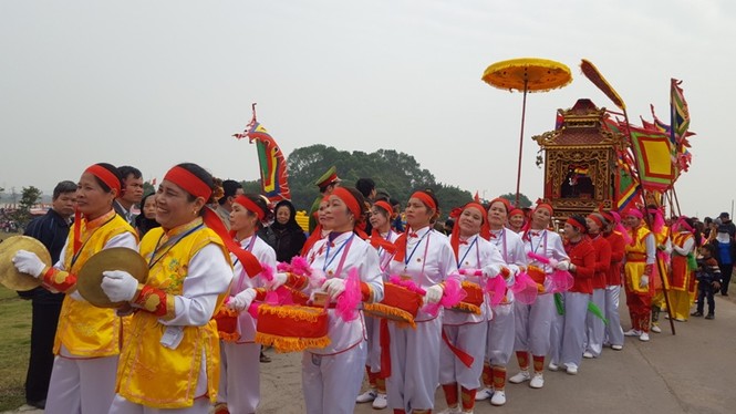 Hàng vạn người dự đám rước lễ hội Thủy tổ dân tộc - ảnh 1