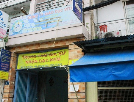 Nở rộ trung tâm luyện thi “đảm bảo đậu” - ảnh 1