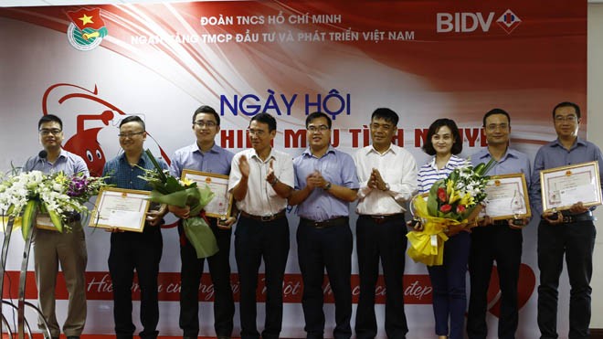 Ngày hội hiến máu tình nguyện của tuổi trẻ BIDV - ảnh 1
