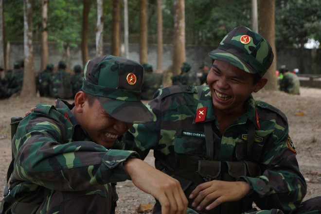 Tân binh Trung đoàn Gia Định trên thao trường đất thép Củ Chi - ảnh 10