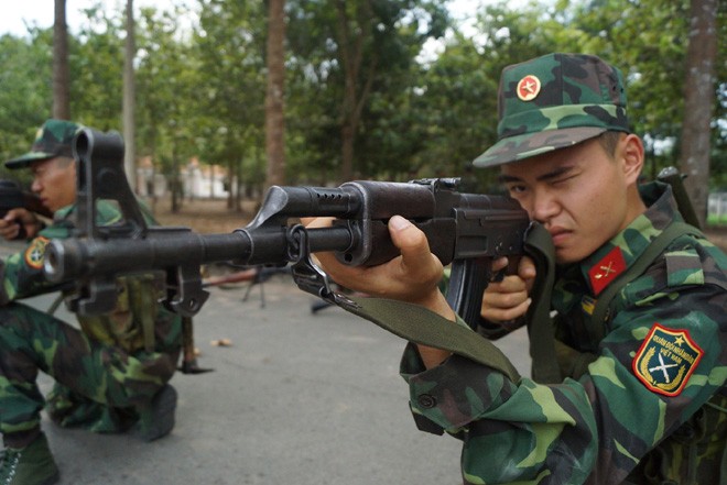 Tân binh Trung đoàn Gia Định trên thao trường đất thép Củ Chi - ảnh 4