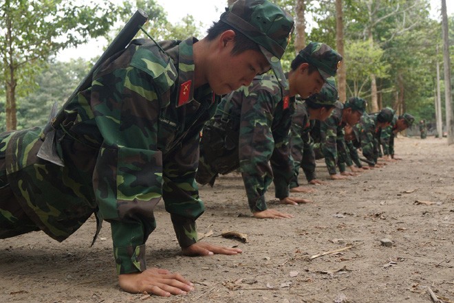 Tân binh Trung đoàn Gia Định trên thao trường đất thép Củ Chi - ảnh 5