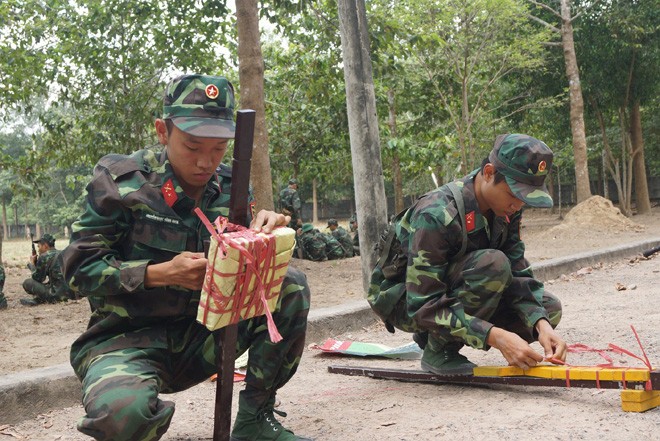 Tân binh Trung đoàn Gia Định trên thao trường đất thép Củ Chi - ảnh 6
