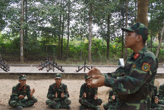Tân binh Trung đoàn Gia Định trên thao trường đất thép Củ Chi - ảnh 8