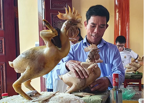 Sững sờ xem người Hà Tĩnh trang trí gà cúng rằm tháng bảy - ảnh 2