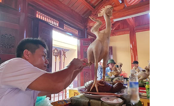 Sững sờ xem người Hà Tĩnh trang trí gà cúng rằm tháng bảy - ảnh 1