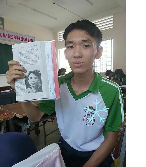 Loạt ảnh thú vị học sinh giống các nhà văn nổi tiếng đến bất ngờ - ảnh 4