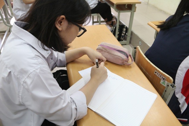 Ba nghìn học sinh Thủ đô được thi lại vì ra đề quá mới: Lỗi tại ai? - ảnh 1