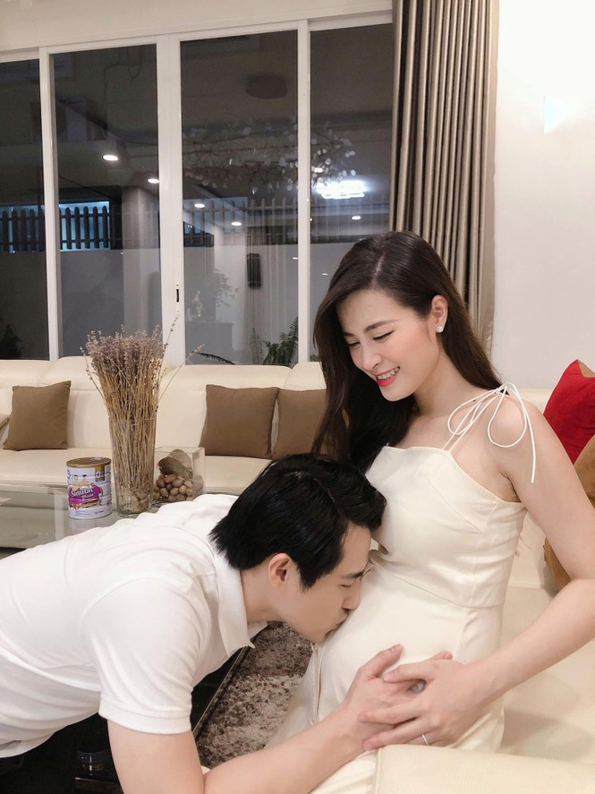 Đông Nhi diện váy xuyên thấu, khoe ảnh bụng bầu đón sinh nhật tuổi 32 - ảnh 7