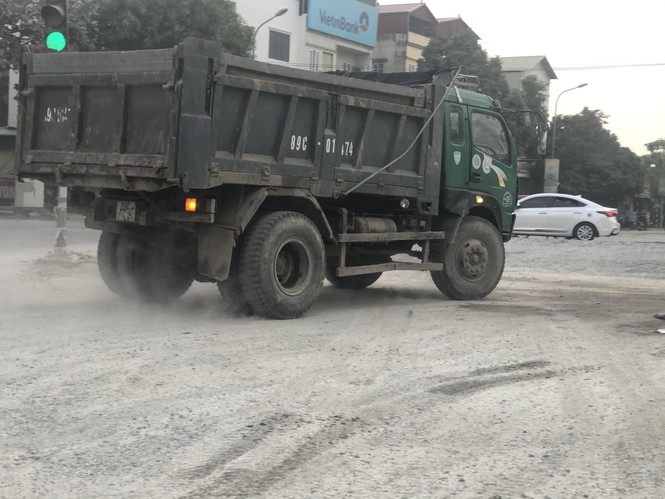 Những ‘con đường đau khổ’ đầy khói bụi ở Hà Nội - ảnh 4