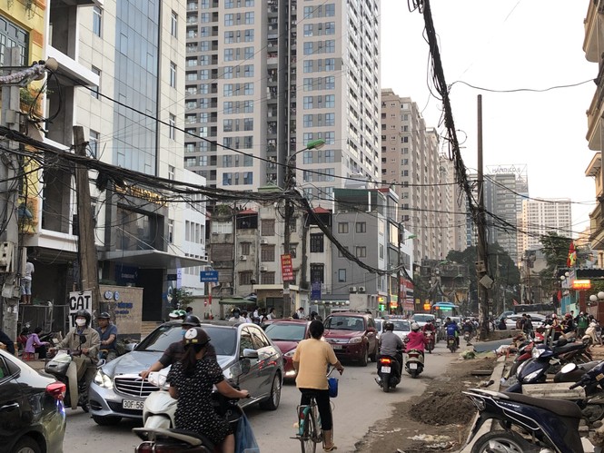 Những ‘con đường đau khổ’ đầy khói bụi ở Hà Nội - ảnh 6