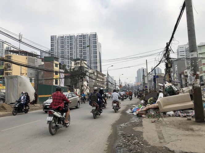 Những ‘con đường đau khổ’ đầy khói bụi ở Hà Nội - ảnh 10
