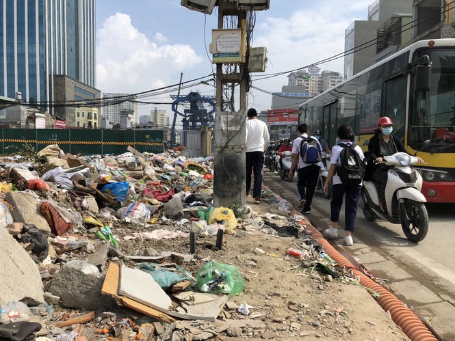 Những ‘con đường đau khổ’ đầy khói bụi ở Hà Nội - ảnh 2
